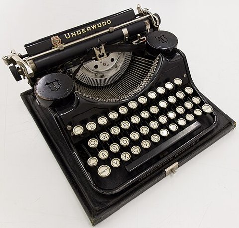 An Underwood typewriter — journalism illustration