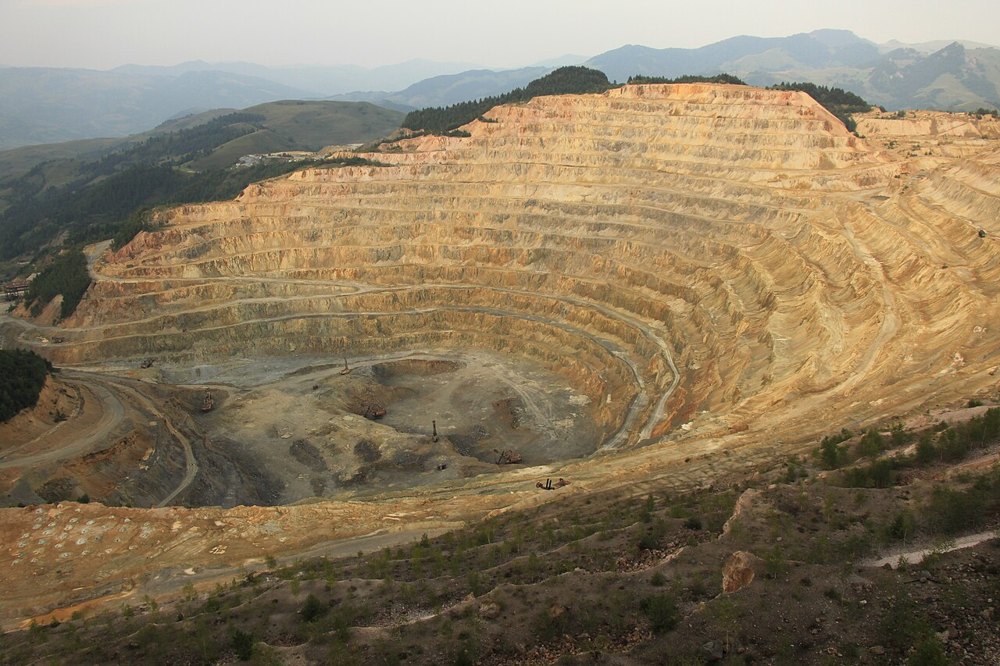 Roșia Poieni open-pit copper mine, which supplies the tailings basin at Geamăna